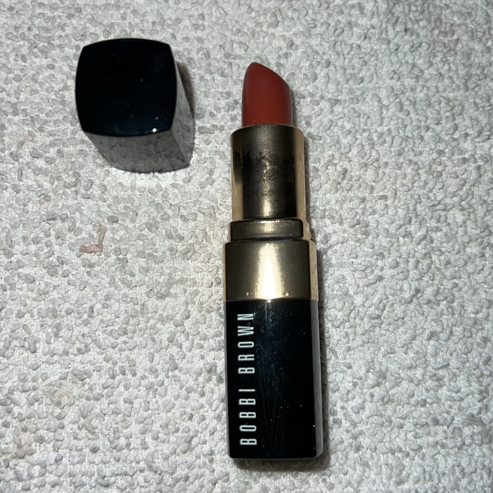 Bobbi Brown Essential lip color in Cranberry